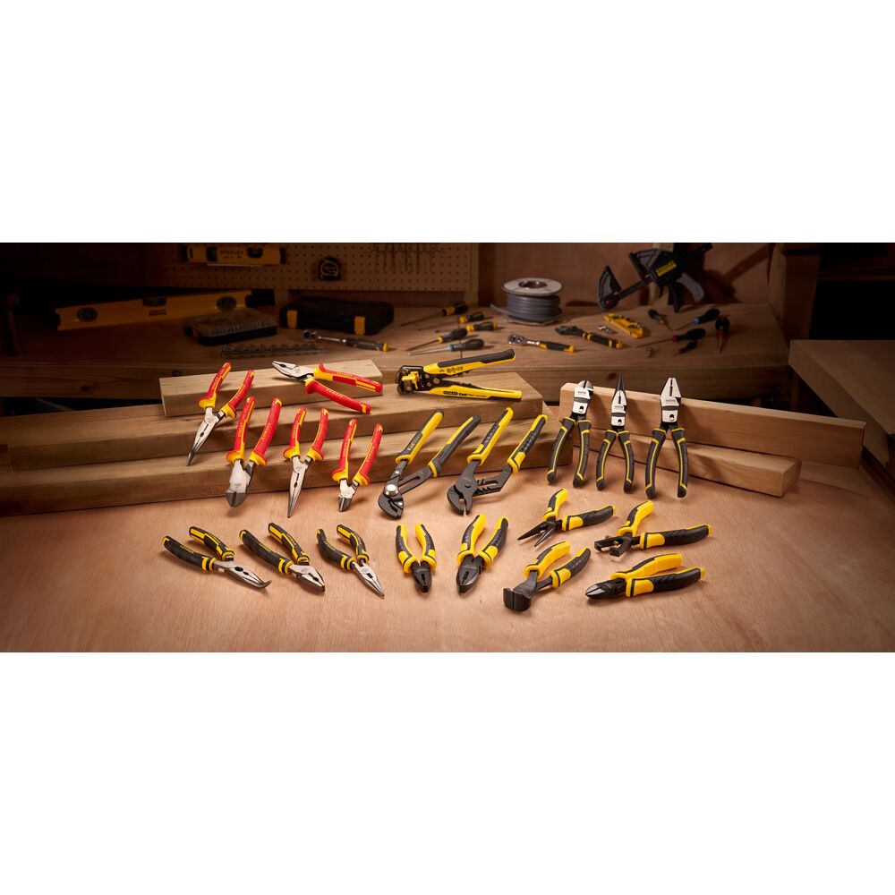 ecomm small st pliers family portrait g1